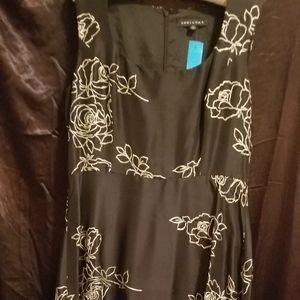 Adriana Black with light gold floral accent